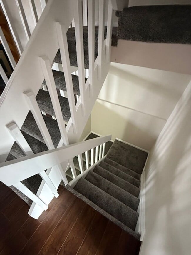 Building Photo - House For Lease