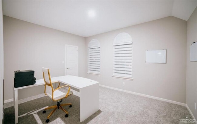 Building Photo - 4700 Ensenada Ave