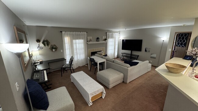 Building Photo - 5S455 Scots Dr