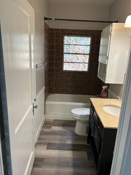 Building Photo - 616 Riverside Dr