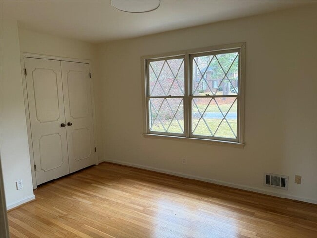 Building Photo - 2850 Cravey Dr NE