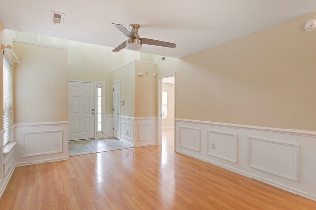 Building Photo - 2457 Scholar Ln