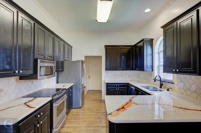 Building Photo - 1537 Nottoway Pl