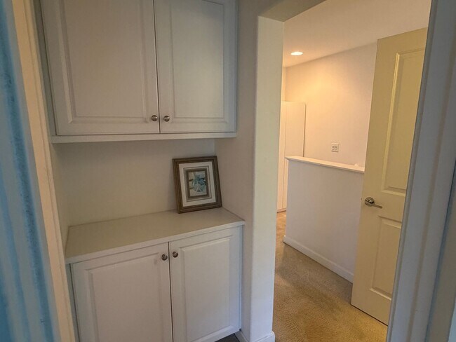 Building Photo - Modern, Spacious 3BR/4BA Home with Exceptional Freeway Access & Nearby Nature