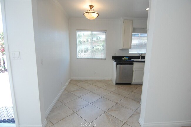 Building Photo - 166 Avenida Miramar