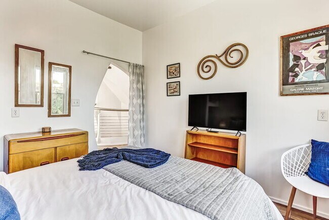 Building Photo - Design on Duffy