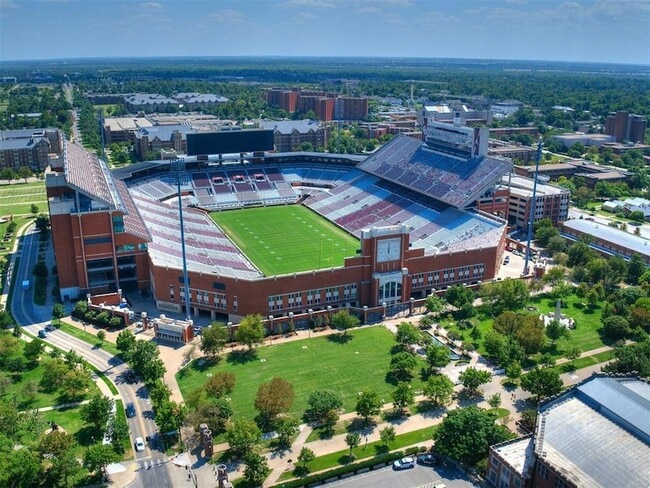 Building Photo - 1223 Monnett Ave