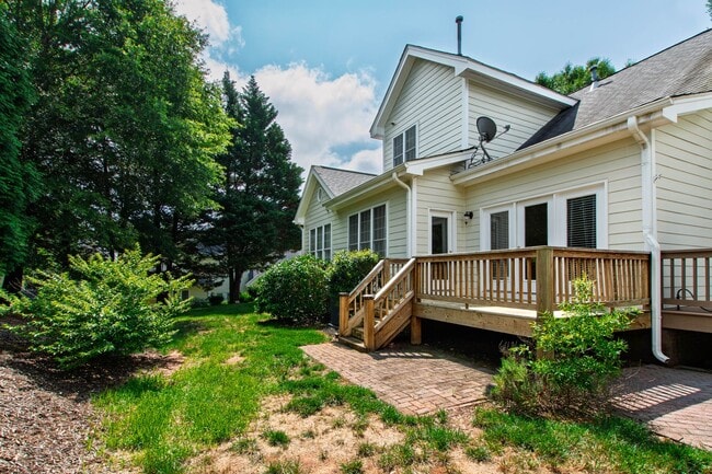 Building Photo - Lovely 3 bedroom townhome in fantastic Ral...