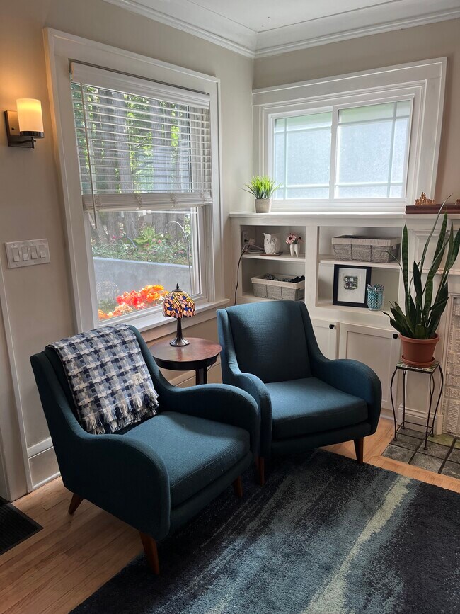 Building Photo - 4732 Harriet Ave