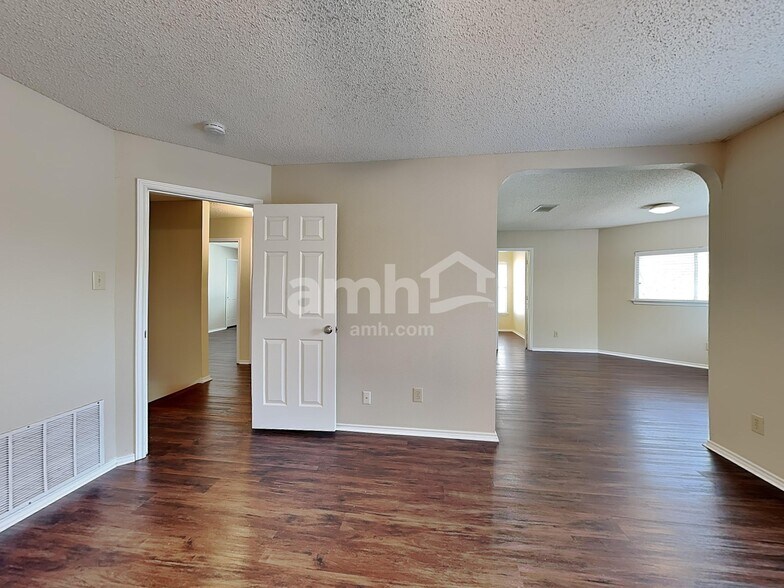 Building Photo - 438 Terra Cotta