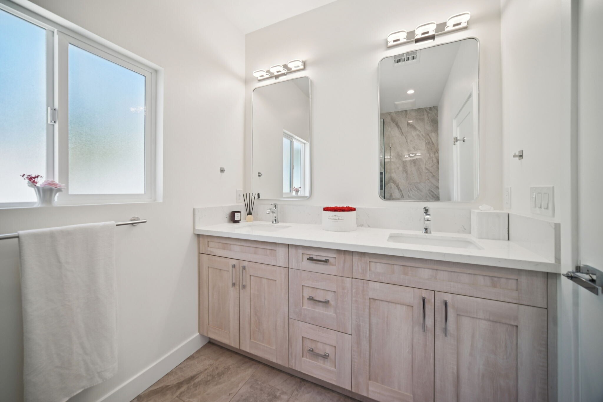 Building Photo - 8436 Oakdale Ave