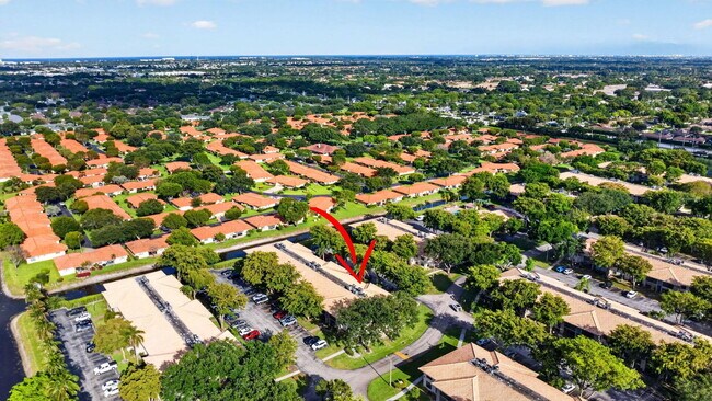 Building Photo - 9810 Pineapple Tree Dr