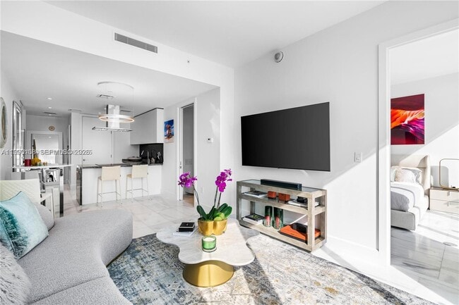 Building Photo - 700 NE 26th Terrace