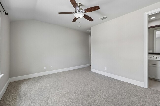 Building Photo - 708 Wooster Ln