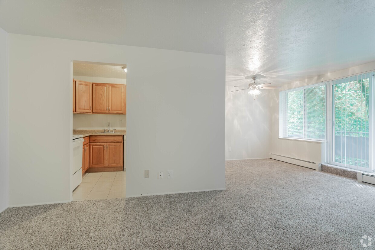 Mystic Creek Apartments Parma Heights