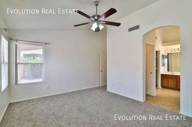 Building Photo - 3226 E Sequoia Dr