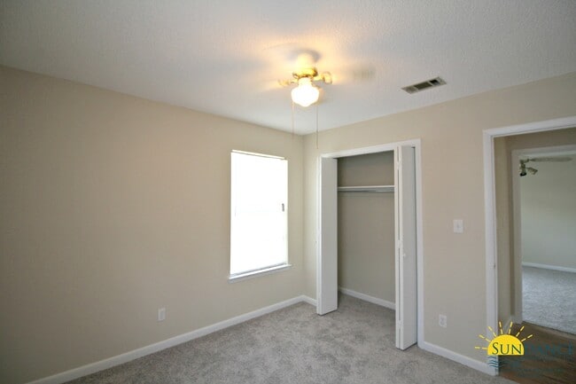 Building Photo - Great 2 Bedroom Home in Fort Walton!
