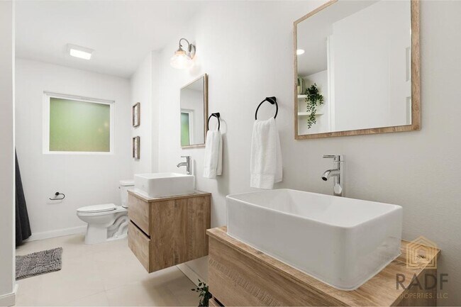 Building Photo - SPACIOUS 4 BED 3 BATH HOME FOR RENT!!!