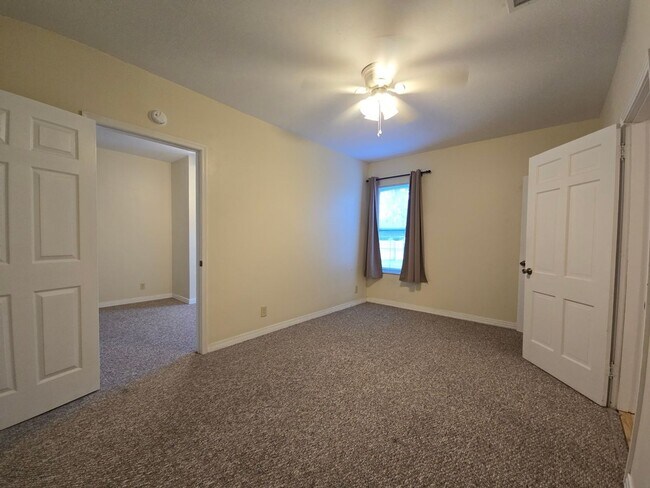 Building Photo - Charming Single Family Home with Beautiful...