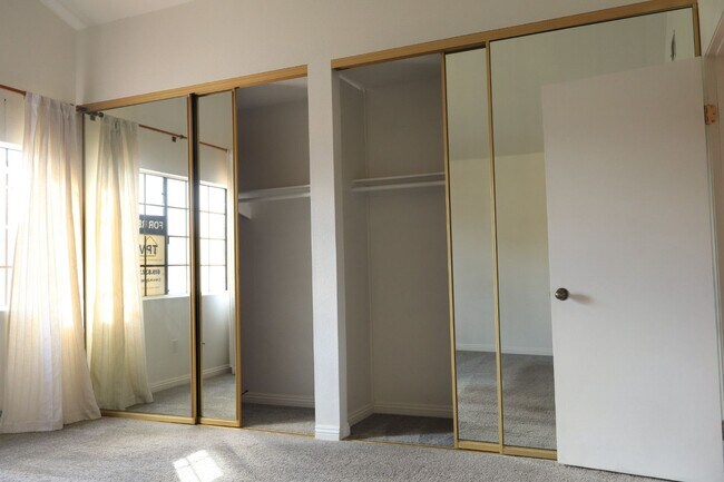 Building Photo - Spacious 3 bedrooms 3 full baths home in Chula Vista