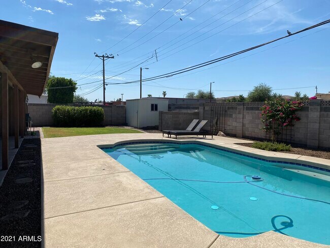 Building Photo - 7429 E Almeria Rd