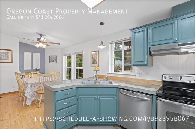 Building Photo - 2347 N Chinook Ln