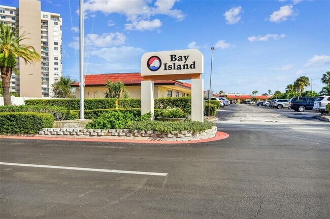 Building Photo - 7400 Sun Island Dr S