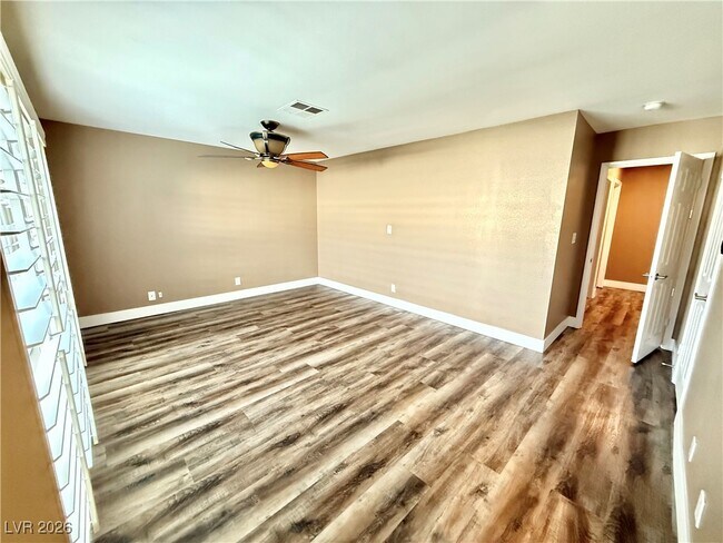 Building Photo - 6236 W Elmira Dr