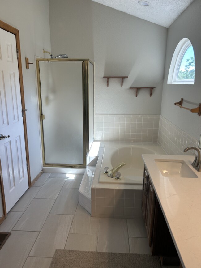 Building Photo - "Charming 3-Bed, 2-Bath Single Family Home in Littleton!"