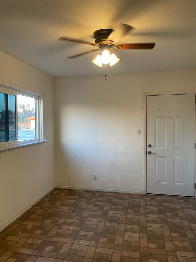 3633 living - 3631 E 5th St