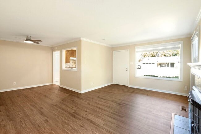 Building Photo - 2124 Maryal Dr