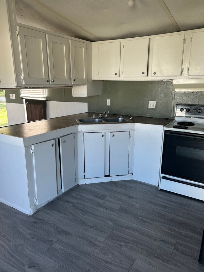 Building Photo - Earls Lot #15