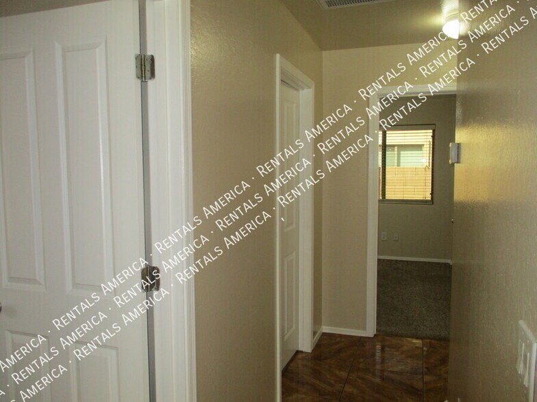 Building Photo - 1328 Natasha Dr