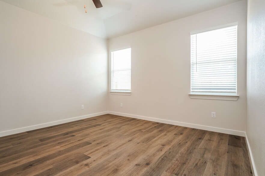 Building Photo - 1532 Harvester Dr