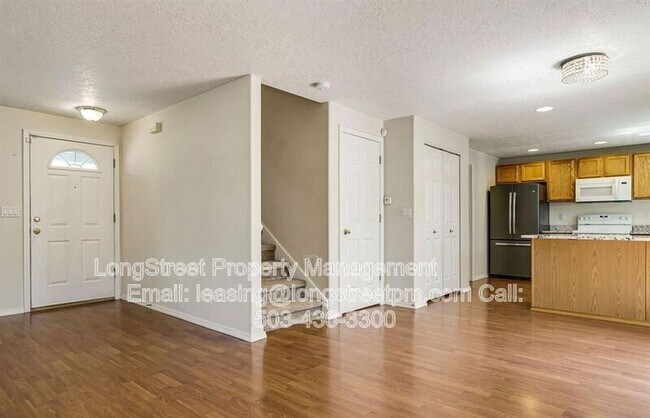 Building Photo - 332 NE Carmen Pl