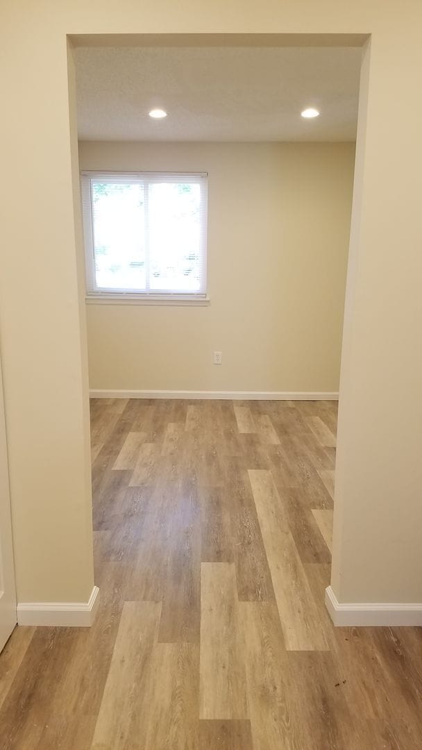 Building Photo - Renovated townhouse in established Frederi...