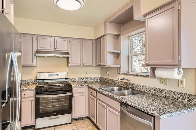 Building Photo - 708 Decker Prairie Dr