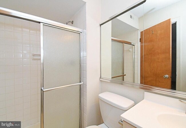 Building Photo - 592 Wrensong Rd