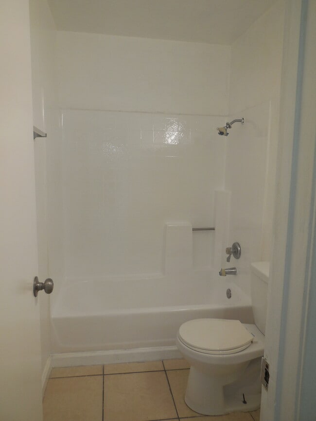 Building Photo - 839 Gaviota Ave