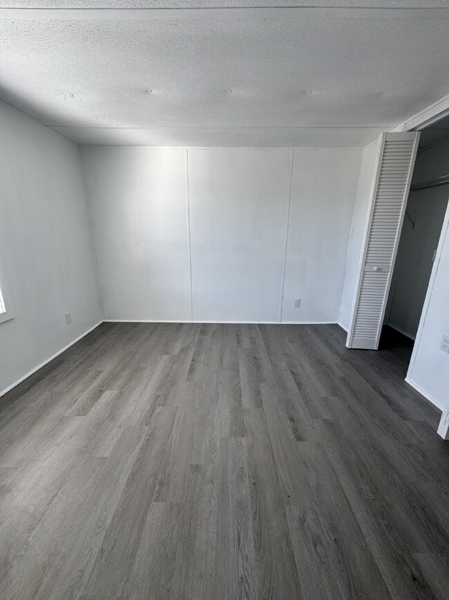 Building Photo - 40 Friendly Cir