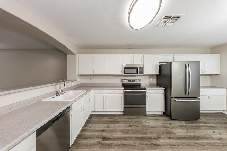 Building Photo - 7637 S 27th Way