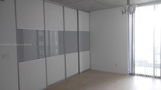 Building Photo - 690 SW 1st Ct