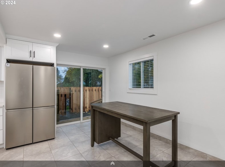 Building Photo - 3805 E 11th St