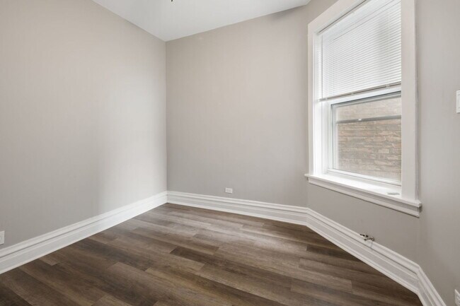Building Photo - 6112 S Ingleside Ave