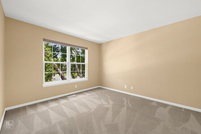 Building Photo - 920 McDole Dr
