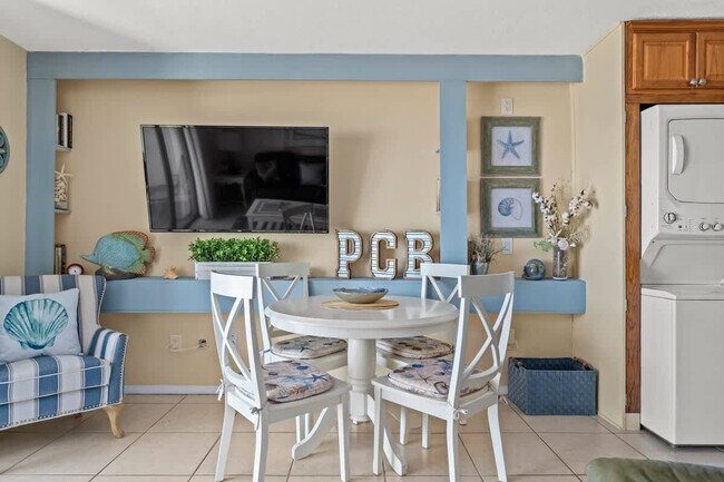 Building Photo - 8743 Thomas Dr