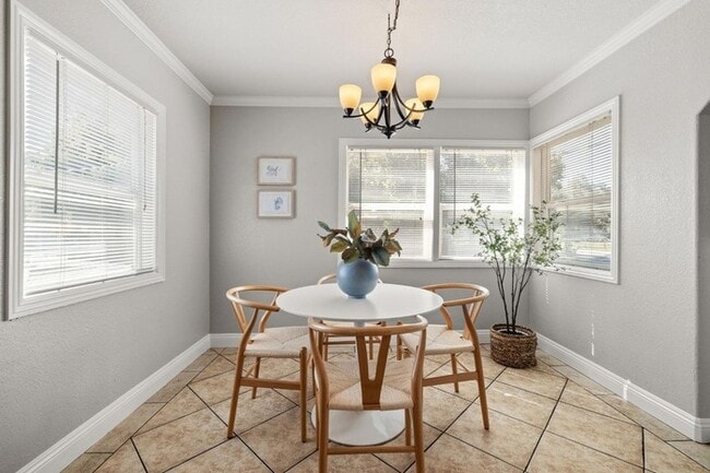 Building Photo - Welcome to this stunning 4-bedroom, 2-bath...