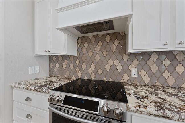 Building Photo - 13431 Hilton Head Dr