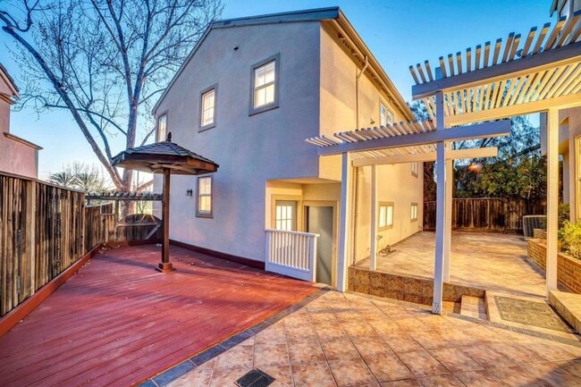 Building Photo - CHAMBERER 3983