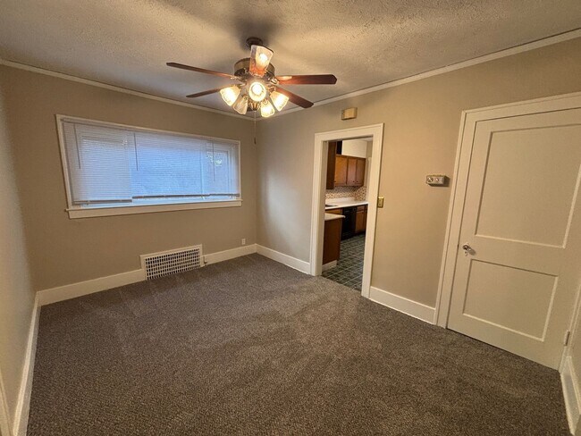 Building Photo - Charming Hilltop Home with Stunning City Views